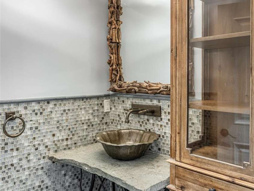 32 Ramble Way, Asheville, NC 28803.  MLS# CAR4251948, YatesRealty ID 9614. Powder Room