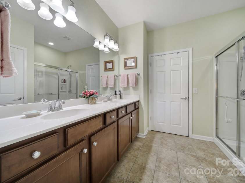 5011 Broad Lane, Fort Mill, SC 29707.  MLS# CAR4239090, YatesRealty ID 9615. En-Suite w/ Double Vanity