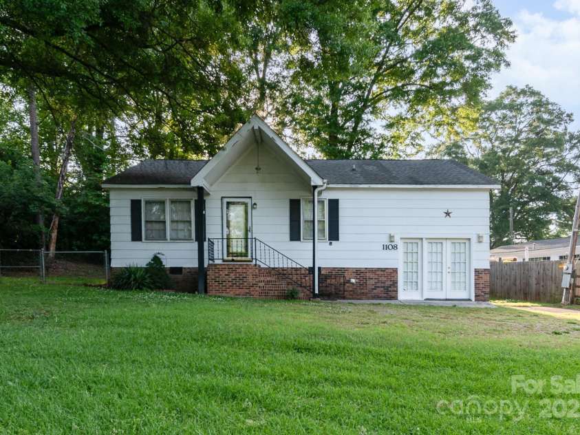 1108 Old Dallas Highway, Dallas, NC 28034.  MLS# CAR4252720, YatesRealty ID 9616. 