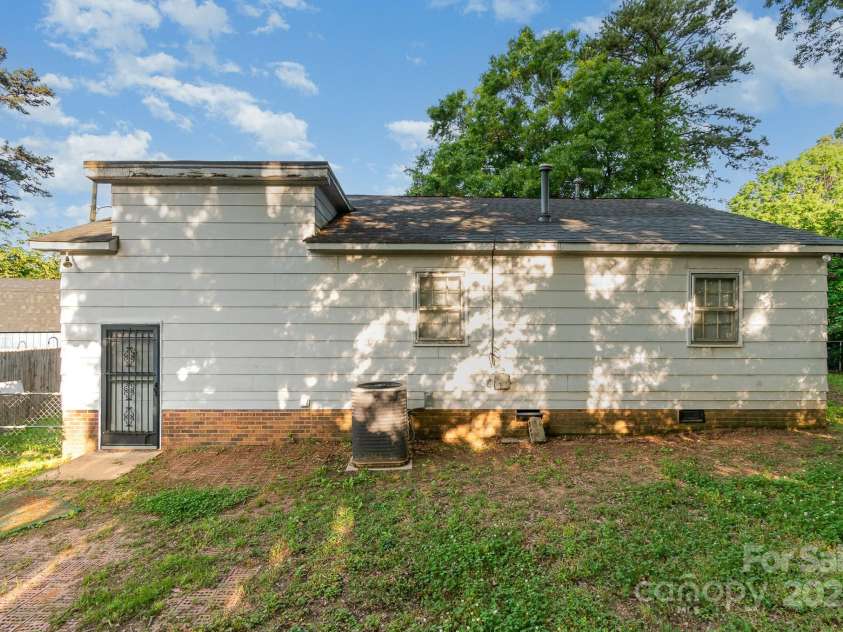 1108 Old Dallas Highway, Dallas, NC 28034.  MLS# CAR4252720, YatesRealty ID 9616. 