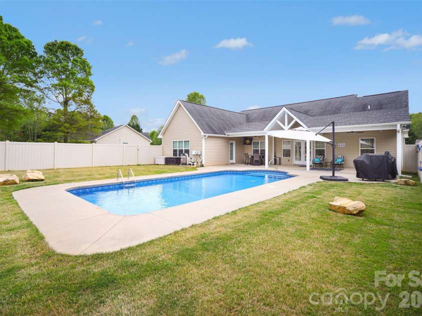 3048 Glenmoor Road, York, SC 29745.  MLS# CAR4365298, YatesRealty ID 9616. 