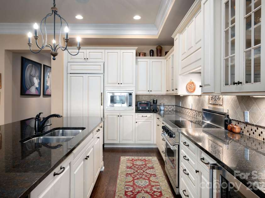 288 Macon Avenue, Asheville, NC 28804.  MLS# CAR4308359, YatesRealty ID 9617. 