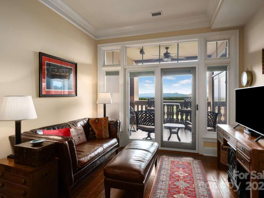 288 Macon Avenue, Asheville, NC 28804.  MLS# CAR4308359, YatesRealty ID 9617. Primary Bedroom