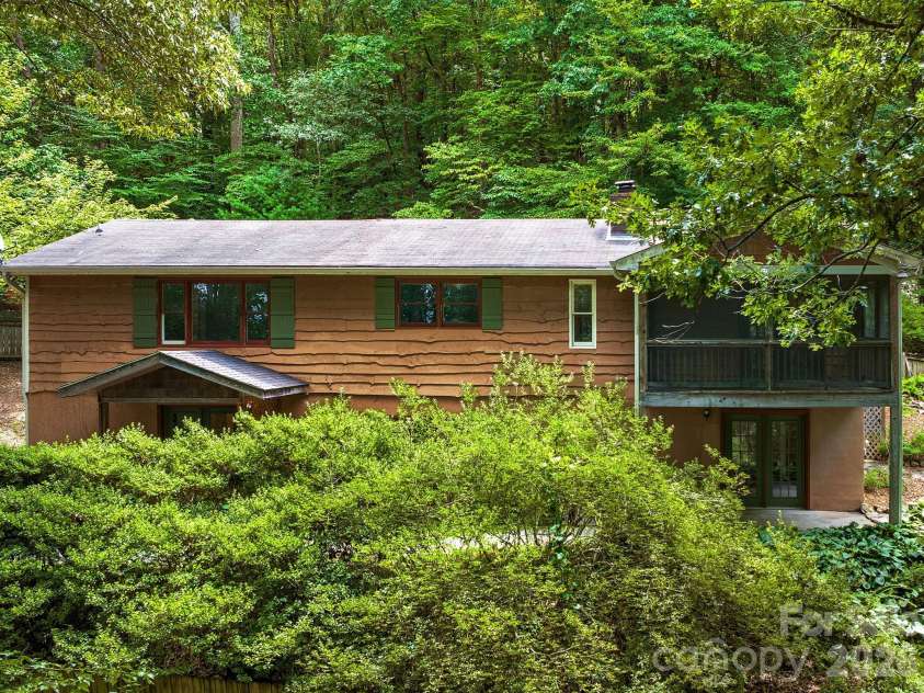 18 Wild Violet Lane, Arden, NC 28704.  MLS# CAR4284838, YatesRealty ID 9618. 