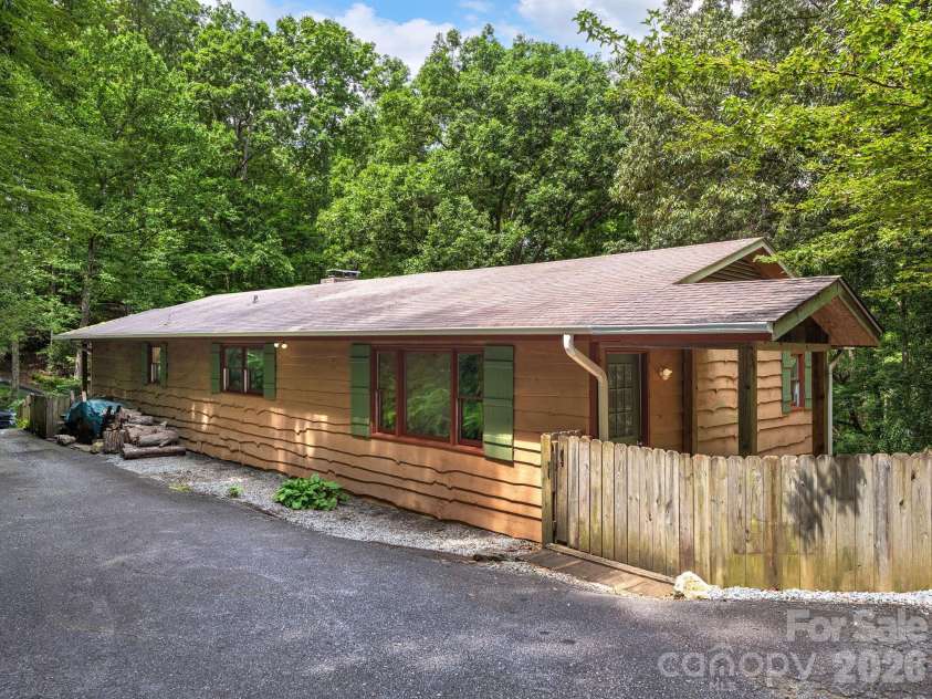 18 Wild Violet Lane, Arden, NC 28704.  MLS# CAR4284838, YatesRealty ID 9618. 