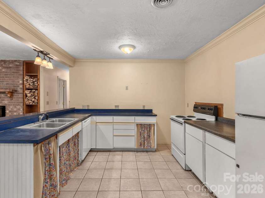 18 Wild Violet Lane, Arden, NC 28704.  MLS# CAR4284838, YatesRealty ID 9618. 