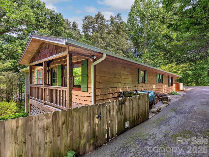 18 Wild Violet Lane, Arden, NC 28704.  MLS# CAR4284838, YatesRealty ID 9618. 