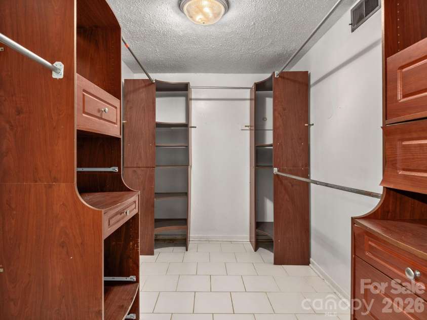 18 Wild Violet Lane, Arden, NC 28704.  MLS# CAR4284838, YatesRealty ID 9618. Large walk-in closet(s)