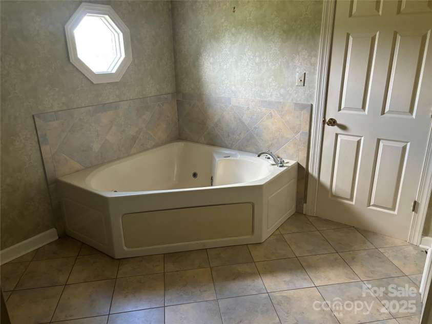 2417 Lynwood Drive, Lancaster, SC 29720.  MLS# CAR4244879, YatesRealty ID 9618. 