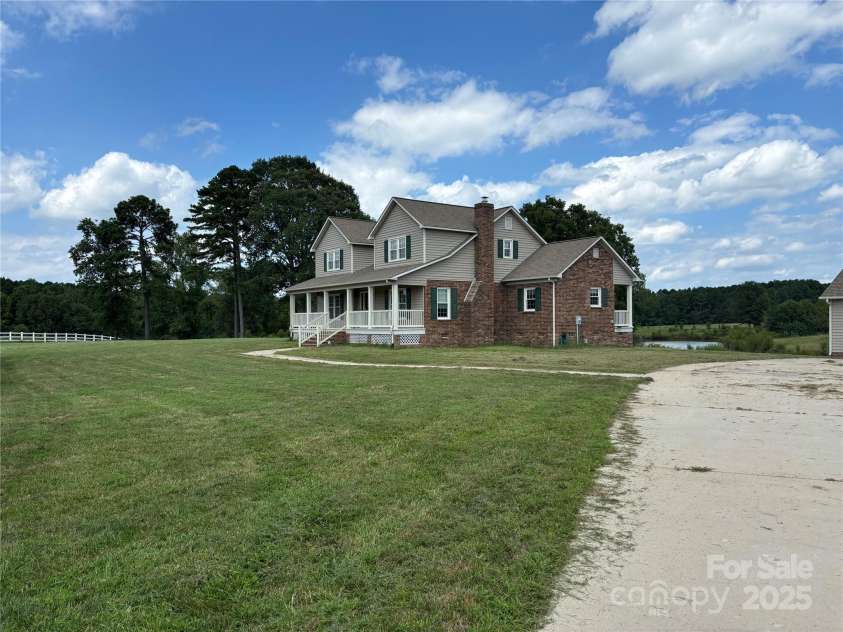 2417 Lynwood Drive, Lancaster, SC 29720.  MLS# CAR4244879, YatesRealty ID 9618. 