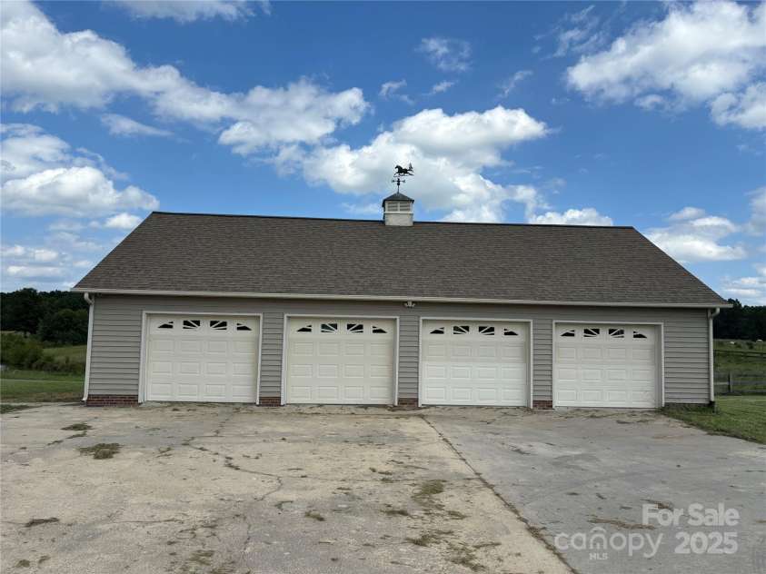 2417 Lynwood Drive, Lancaster, SC 29720.  MLS# CAR4244879, YatesRealty ID 9618. 