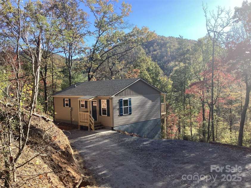 212 Brigsy Lane, Whittier, NC 28789.  MLS# CAR4317666, YatesRealty ID 962. 