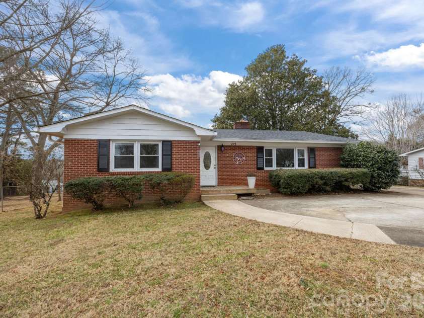 275 Tanner Street, Rutherfordton, NC 28139.  MLS# CAR4346216, YatesRealty ID 9621. 