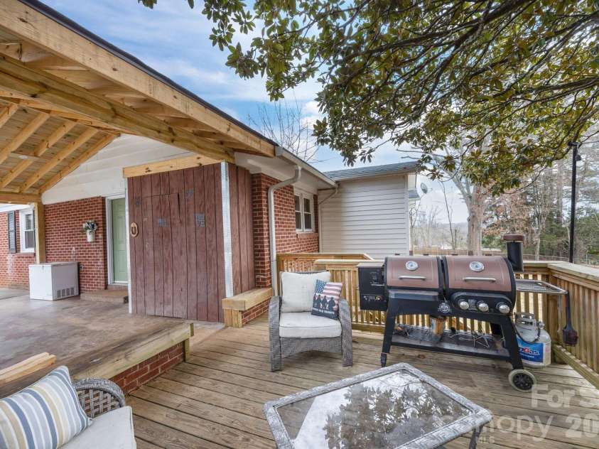 275 Tanner Street, Rutherfordton, NC 28139.  MLS# CAR4346216, YatesRealty ID 9621. 
