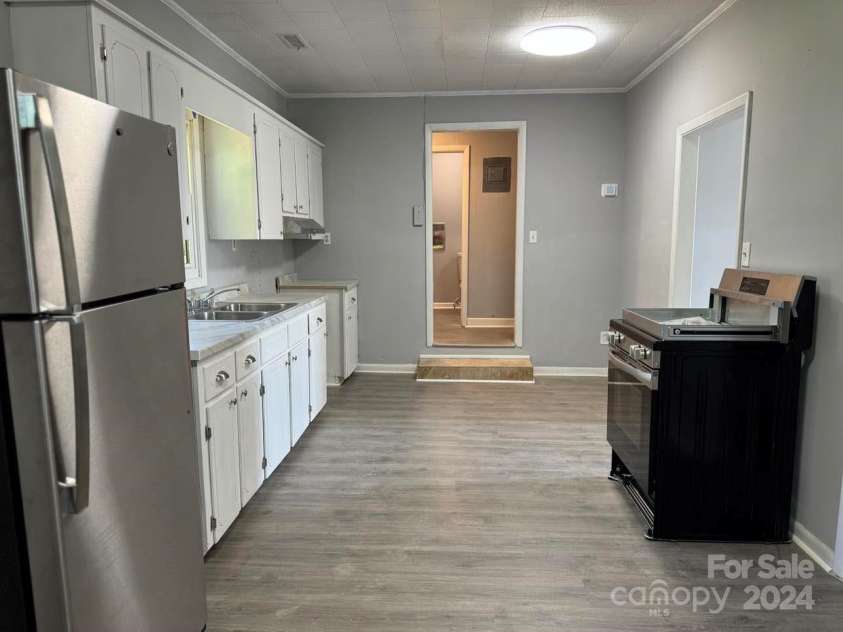 3214 28th Avenue, Hickory, NC 28601.  MLS# CAR4176772, YatesRealty ID 9622. 3214