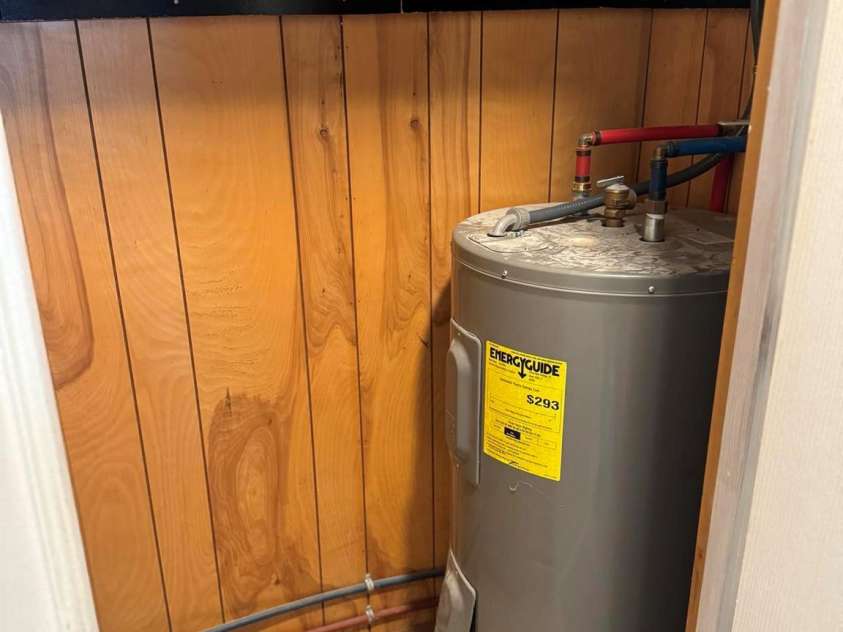 3214 28th Avenue, Hickory, NC 28601.  MLS# CAR4176772, YatesRealty ID 9622. 3214