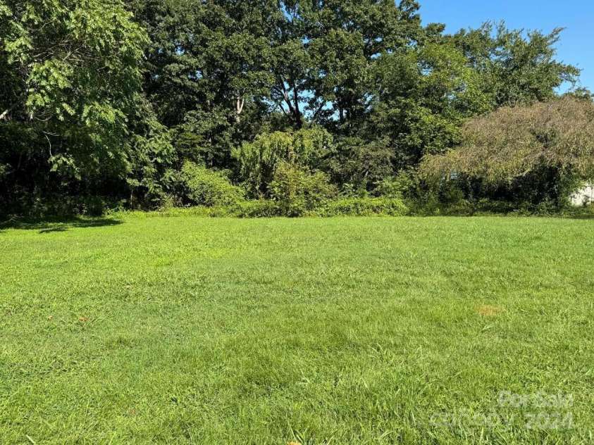 3214 28th Avenue, Hickory, NC 28601.  MLS# CAR4176772, YatesRealty ID 9622. Back yard