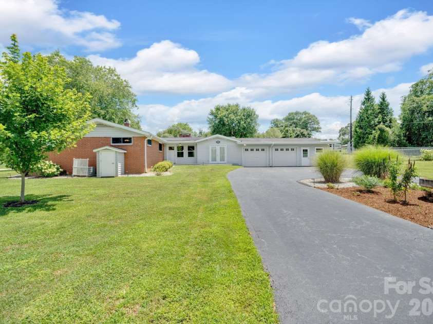 10 Moland Drive, Etowah, NC 28729.  MLS# CAR4352858, YatesRealty ID 9624. 