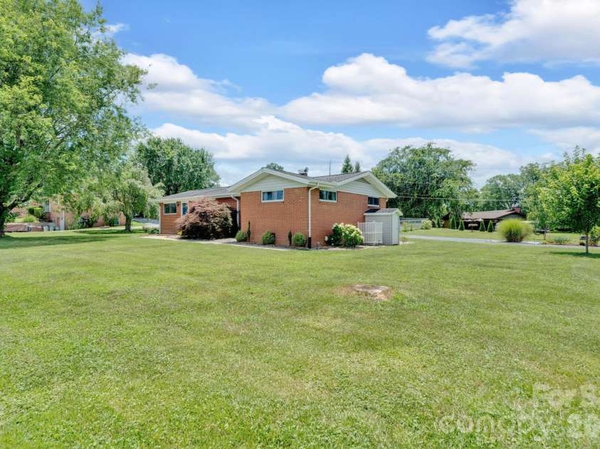 10 Moland Drive, Etowah, NC 28729.  MLS# CAR4352858, YatesRealty ID 9624. 