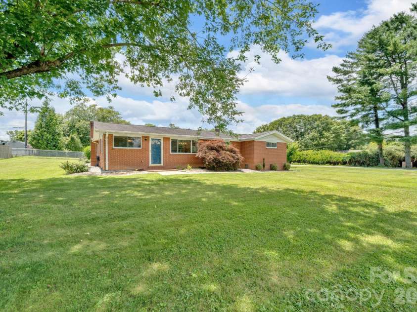 10 Moland Drive, Etowah, NC 28729.  MLS# CAR4352858, YatesRealty ID 9624. 