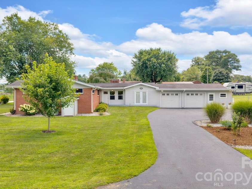 10 Moland Drive, Etowah, NC 28729.  MLS# CAR4352858, YatesRealty ID 9624. 