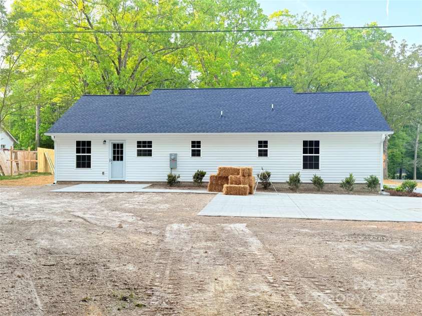 288 Tram Road, Lancaster, SC 29720.  MLS# CAR4248919, YatesRealty ID 9625. 