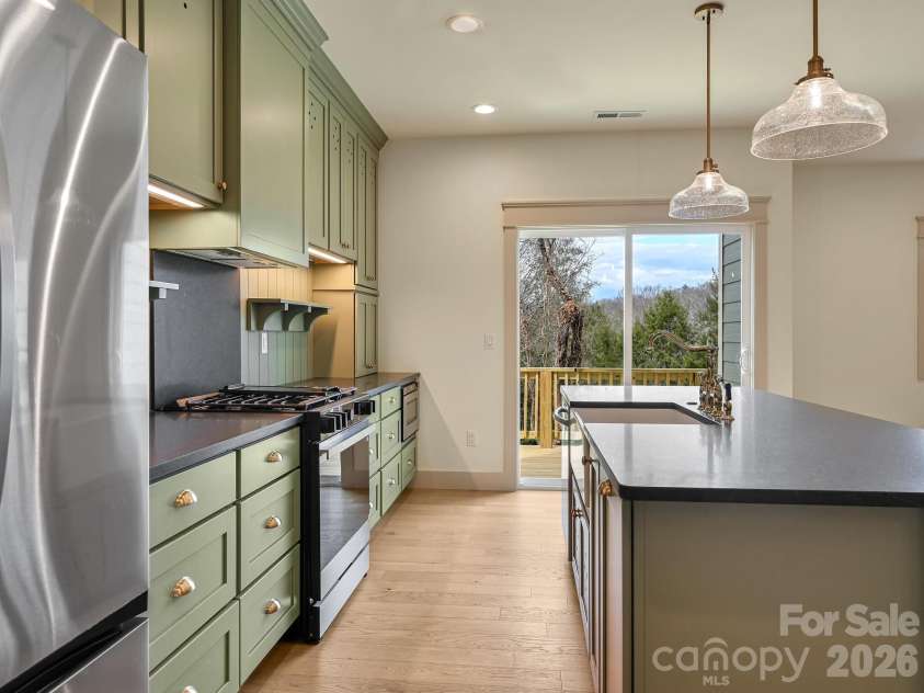 99 Arco Road, Asheville, NC 28805.  MLS# CAR4310303, YatesRealty ID 9626. 