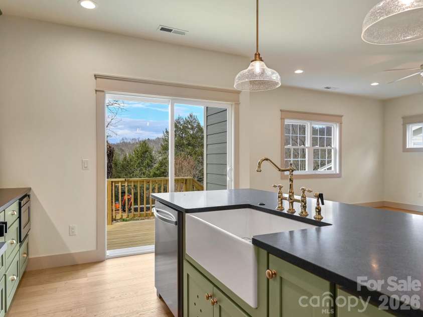 99 Arco Road, Asheville, NC 28805.  MLS# CAR4310303, YatesRealty ID 9626. 