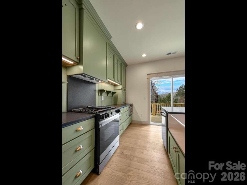 99 Arco Road, Asheville, NC 28805.  MLS# CAR4310303, YatesRealty ID 9626. 