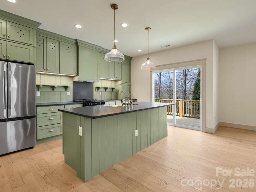 99 Arco Road, Asheville, NC 28805.  MLS# CAR4310303, YatesRealty ID 9626. 