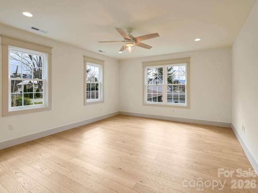 99 Arco Road, Asheville, NC 28805.  MLS# CAR4310303, YatesRealty ID 9626. 