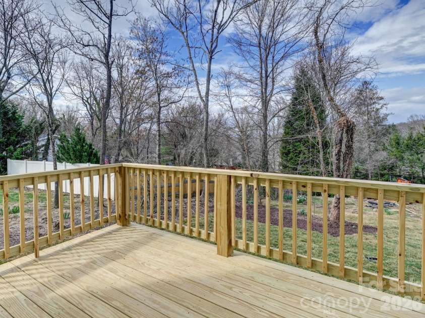 99 Arco Road, Asheville, NC 28805.  MLS# CAR4310303, YatesRealty ID 9626. 
