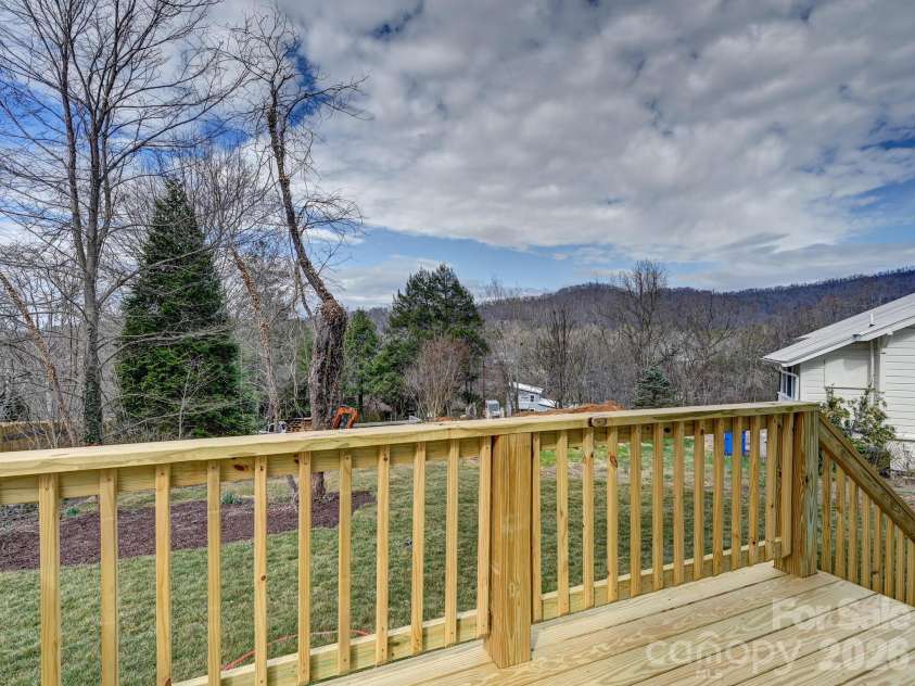 99 Arco Road, Asheville, NC 28805.  MLS# CAR4310303, YatesRealty ID 9626. 