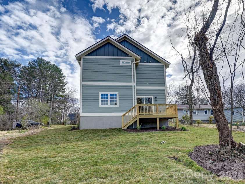 99 Arco Road, Asheville, NC 28805.  MLS# CAR4310303, YatesRealty ID 9626. 