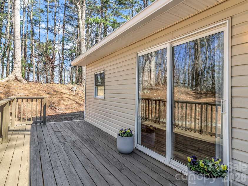 114 Elden Street, Hendersonville, NC 28791.  MLS# CAR4355283, YatesRealty ID 9627. 