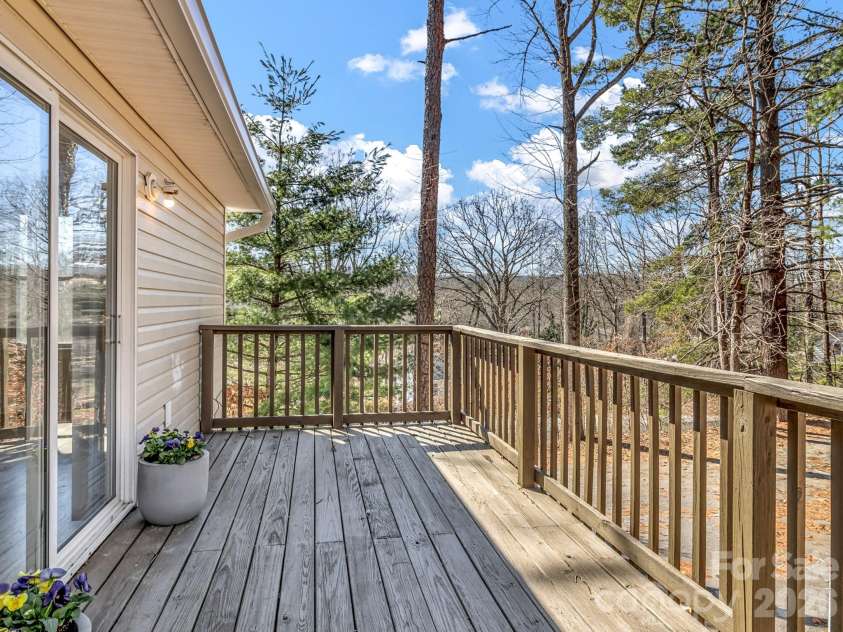 114 Elden Street, Hendersonville, NC 28791.  MLS# CAR4355283, YatesRealty ID 9627. 