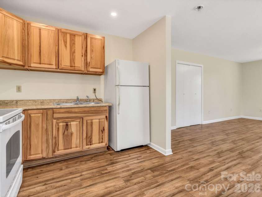 114 Elden Street, Hendersonville, NC 28791.  MLS# CAR4355283, YatesRealty ID 9627. 