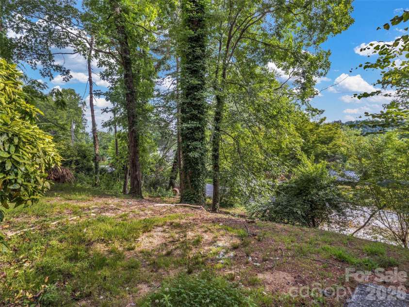 114 Elden Street, Hendersonville, NC 28791.  MLS# CAR4355283, YatesRealty ID 9627. 