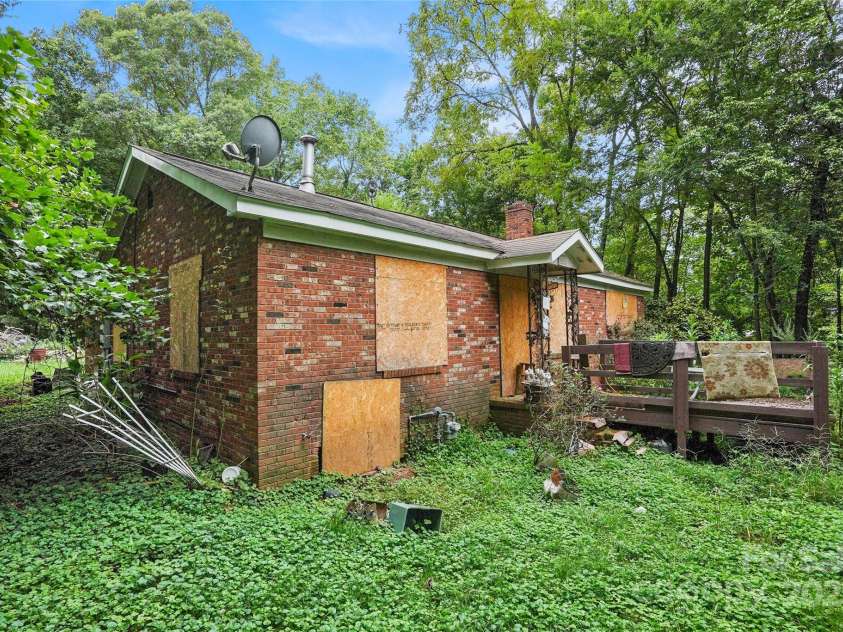 6109 Paw Creek Road, Charlotte, NC 28214.  MLS# CAR4286051, YatesRealty ID 9627. 