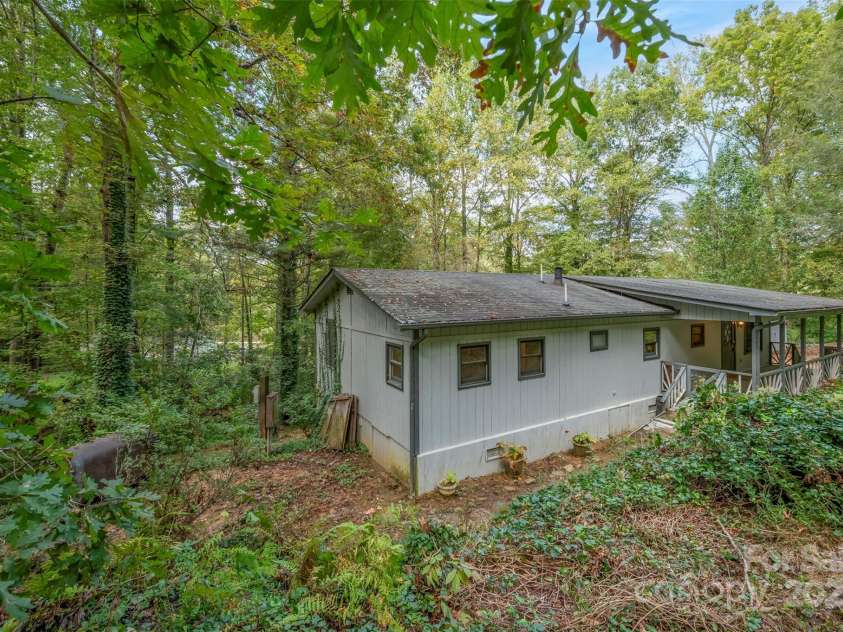 102 Windwood Hill Road, Hendersonville, NC 28739.  MLS# CAR4305919, YatesRealty ID 963. 