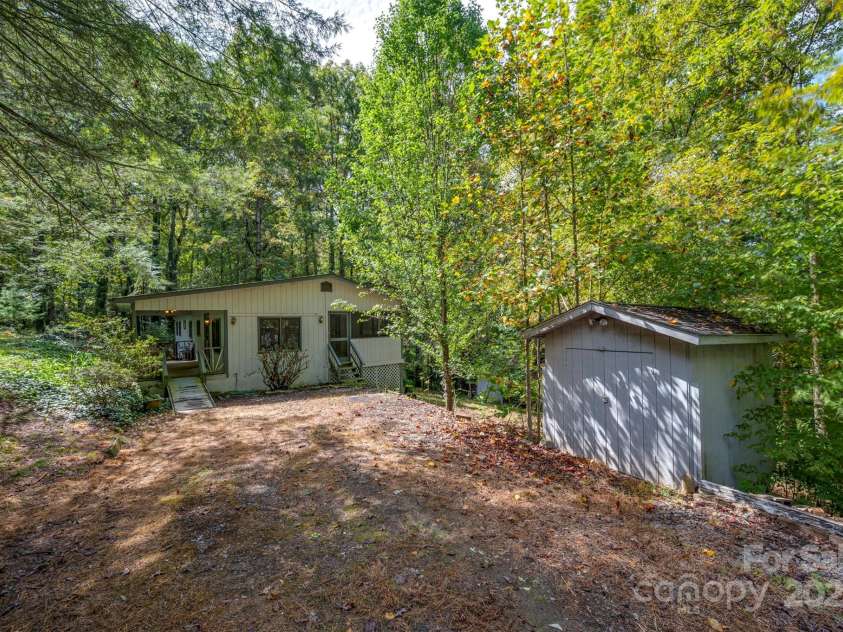 102 Windwood Hill Road, Hendersonville, NC 28739.  MLS# CAR4305919, YatesRealty ID 963. 