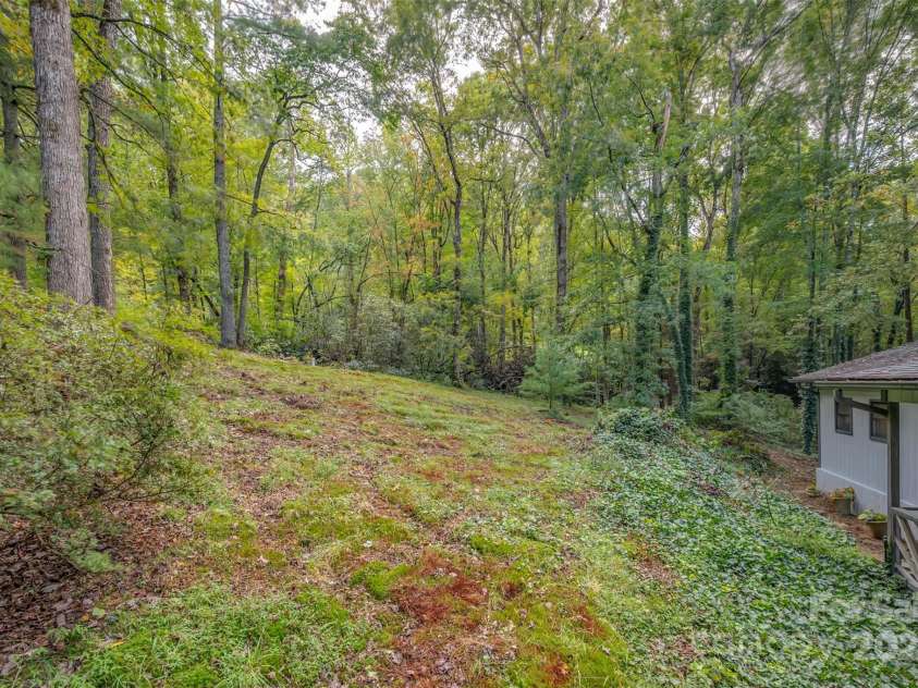 102 Windwood Hill Road, Hendersonville, NC 28739.  MLS# CAR4305919, YatesRealty ID 963. 
