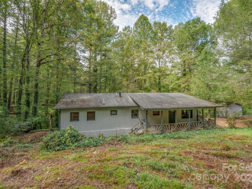 102 Windwood Hill Road, Hendersonville, NC 28739.  MLS# CAR4305919, YatesRealty ID 963. 