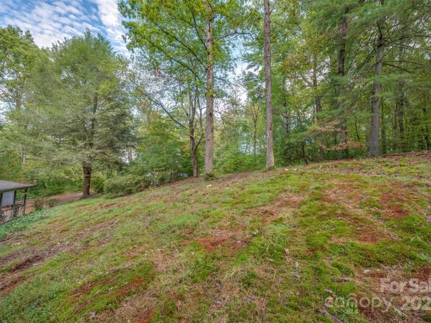 102 Windwood Hill Road, Hendersonville, NC 28739.  MLS# CAR4305919, YatesRealty ID 963. 
