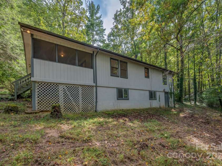 102 Windwood Hill Road, Hendersonville, NC 28739.  MLS# CAR4305919, YatesRealty ID 963. 
