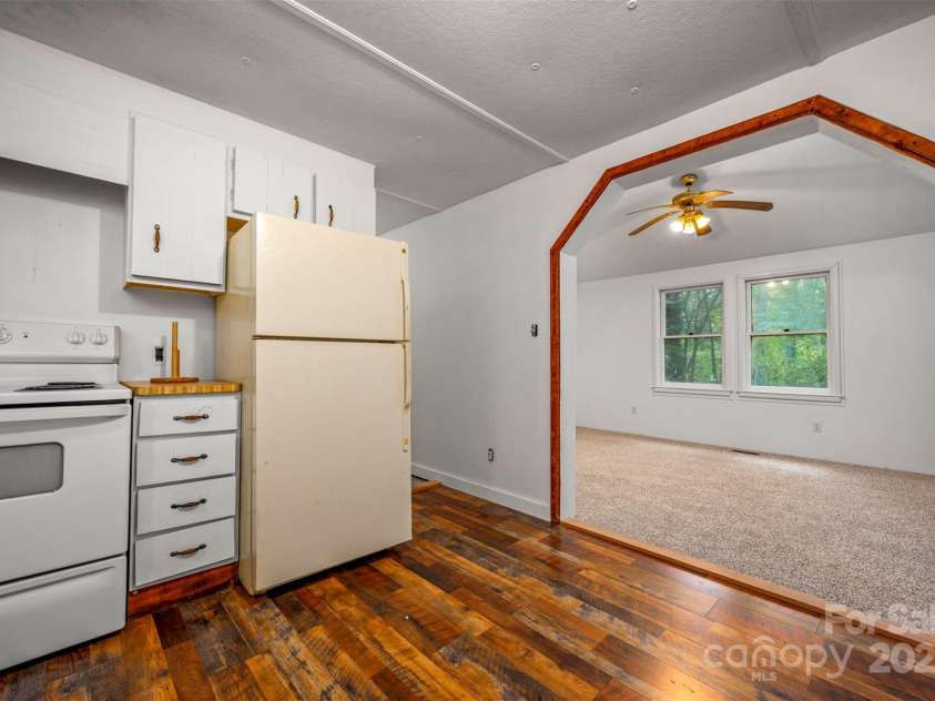 102 Windwood Hill Road, Hendersonville, NC 28739.  MLS# CAR4305919, YatesRealty ID 963. 