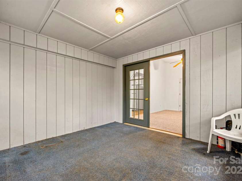 102 Windwood Hill Road, Hendersonville, NC 28739.  MLS# CAR4305919, YatesRealty ID 963. 