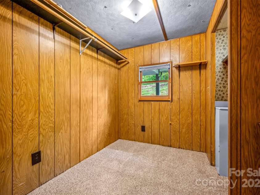 102 Windwood Hill Road, Hendersonville, NC 28739.  MLS# CAR4305919, YatesRealty ID 963. 