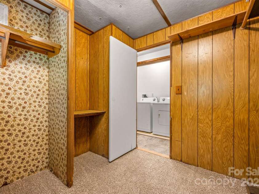 102 Windwood Hill Road, Hendersonville, NC 28739.  MLS# CAR4305919, YatesRealty ID 963. 