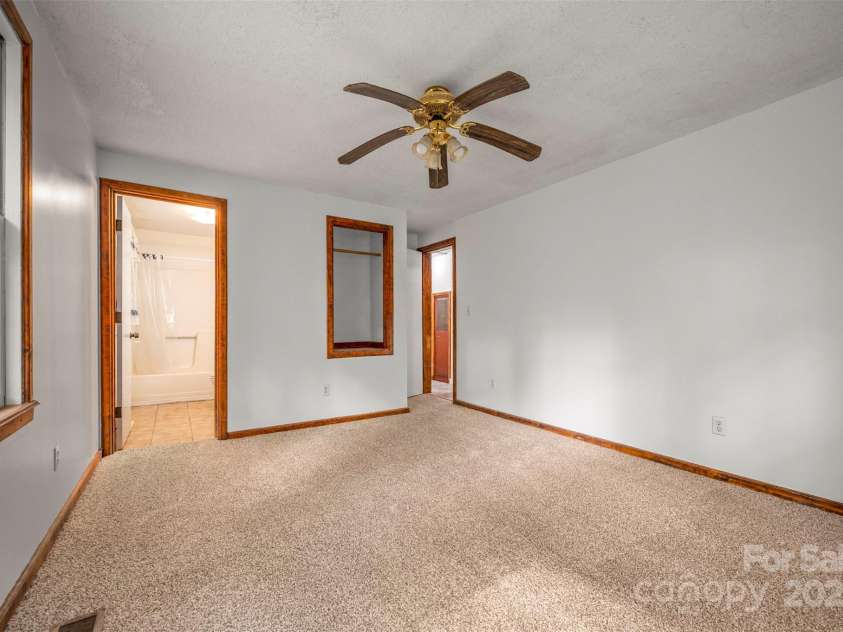 102 Windwood Hill Road, Hendersonville, NC 28739.  MLS# CAR4305919, YatesRealty ID 963. 